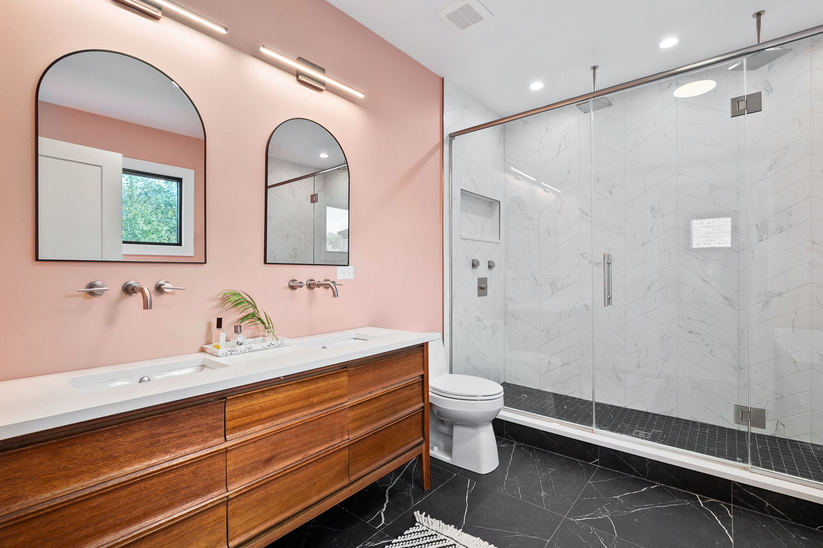 5010 N Lawndale Avenue