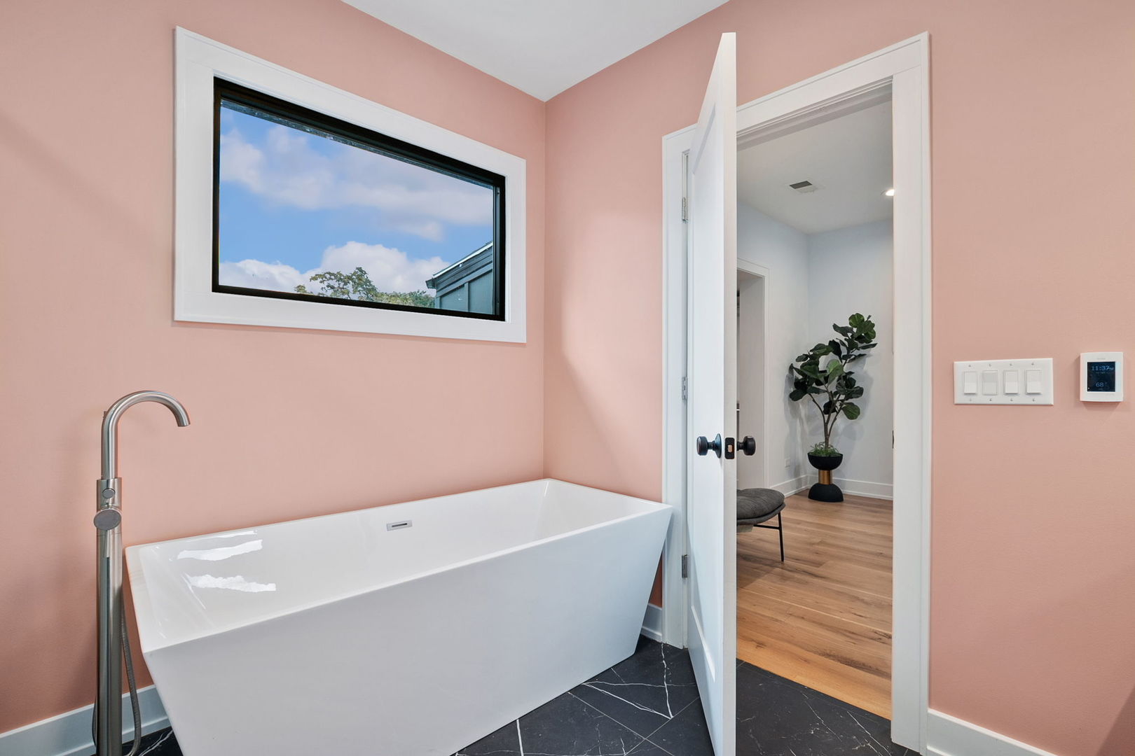 5010 N Lawndale Avenue