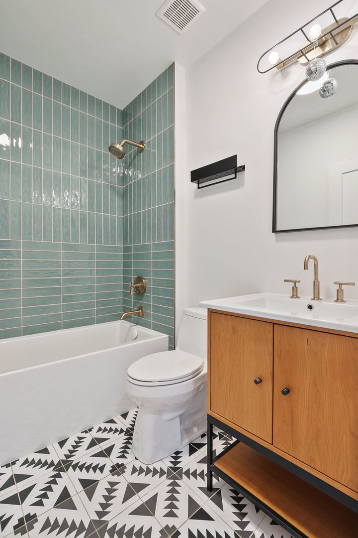 5010 N Lawndale Avenue