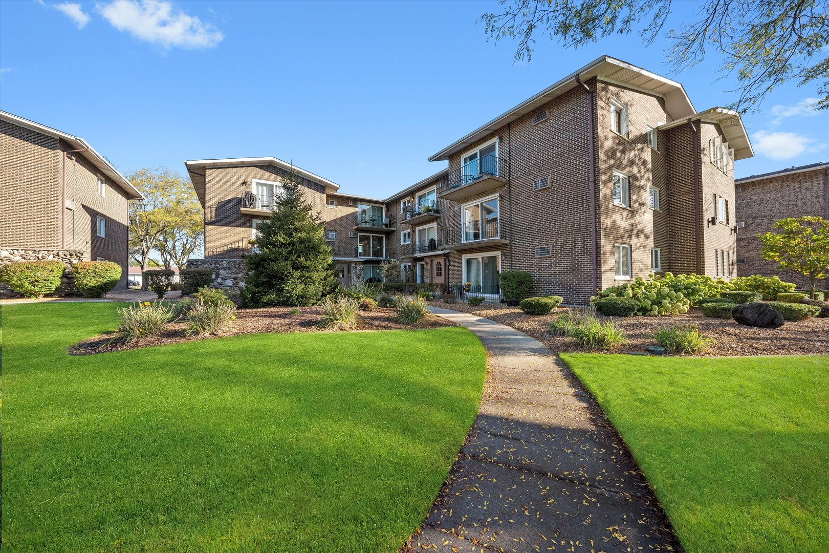 9008 W 140th Street Unit: 2B