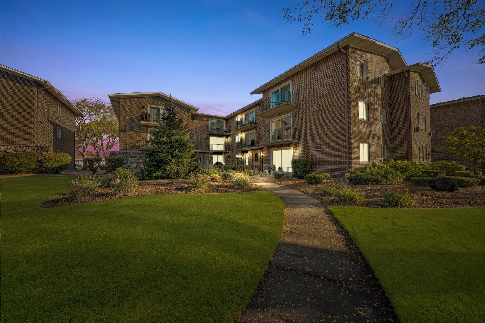9008 W 140th Street Unit: 2B