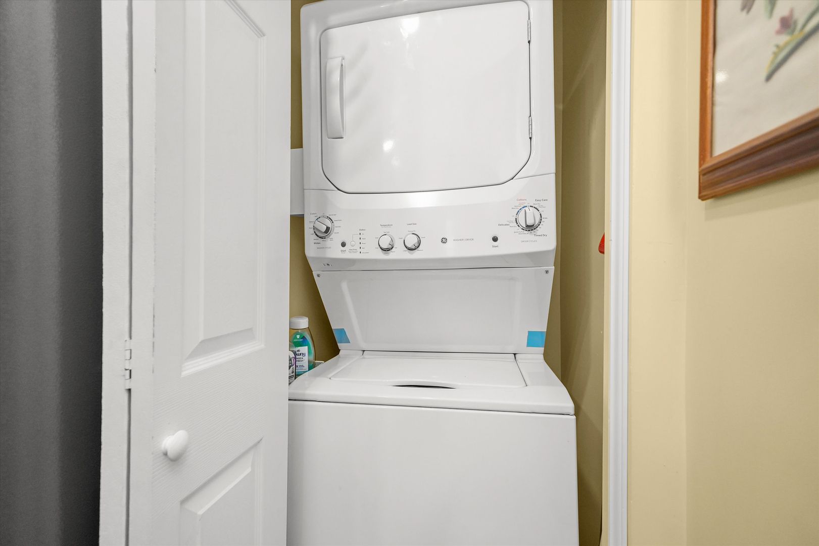 1907 W MONTROSE Avenue Unit: 2