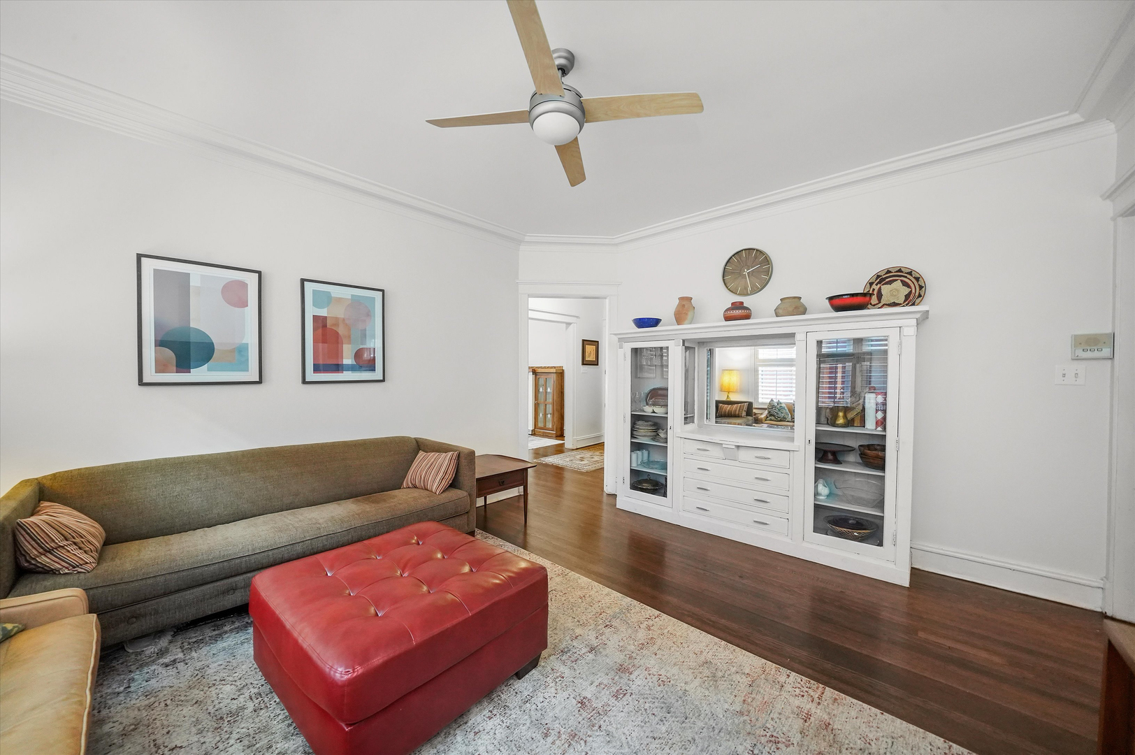 1907 W MONTROSE Avenue Unit: 2