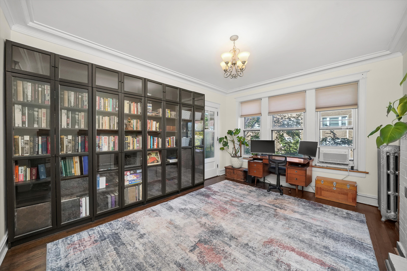 1907 W MONTROSE Avenue Unit: 2