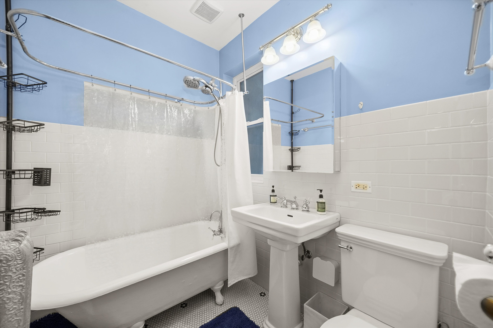 1907 W MONTROSE Avenue Unit: 2