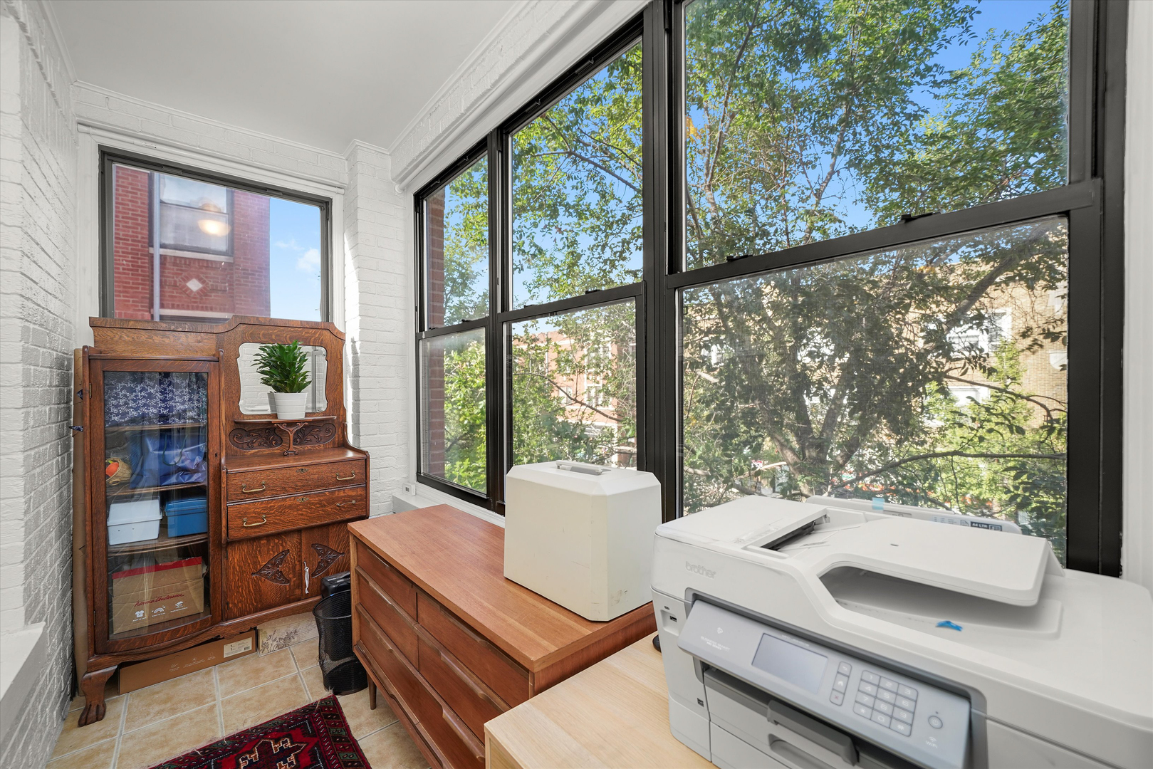 1907 W MONTROSE Avenue Unit: 2
