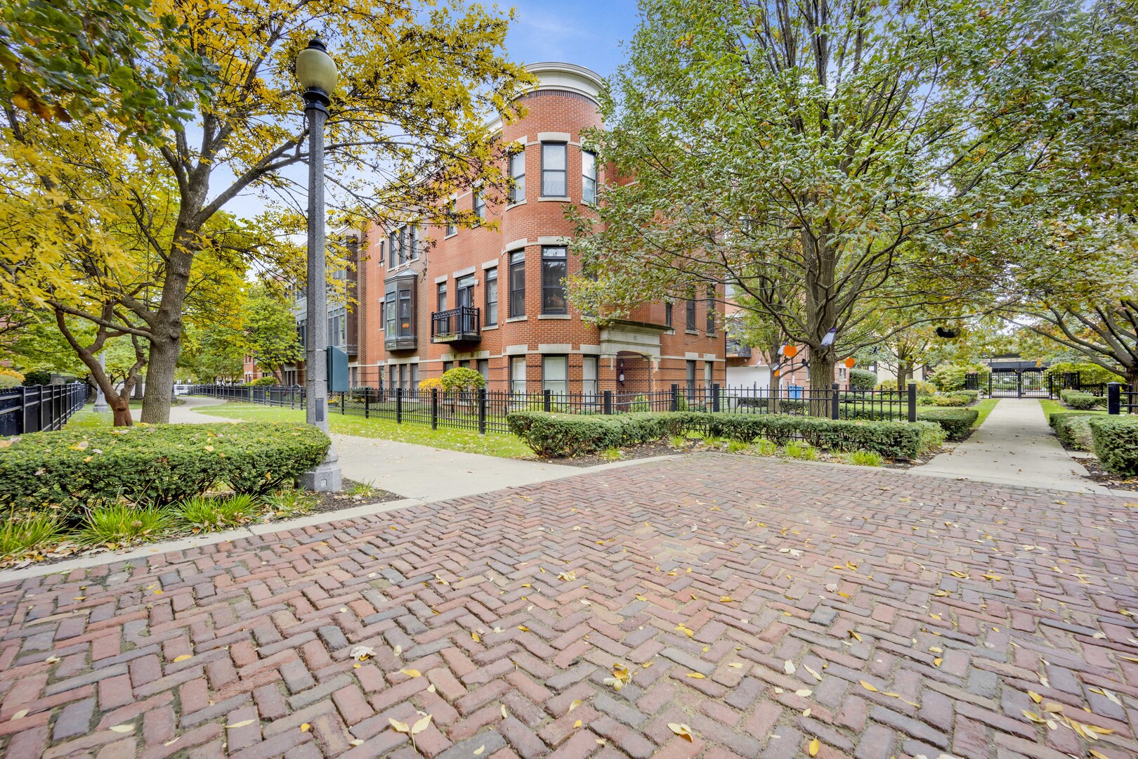 1524 S Sangamon Street Unit: 401