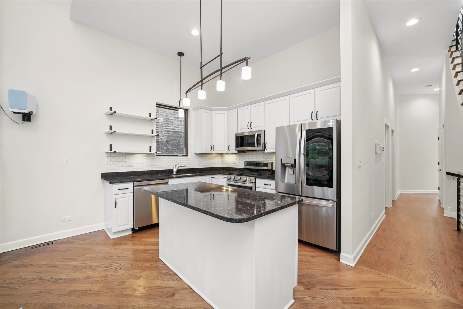 926 N WINCHESTER Avenue Unit: 3