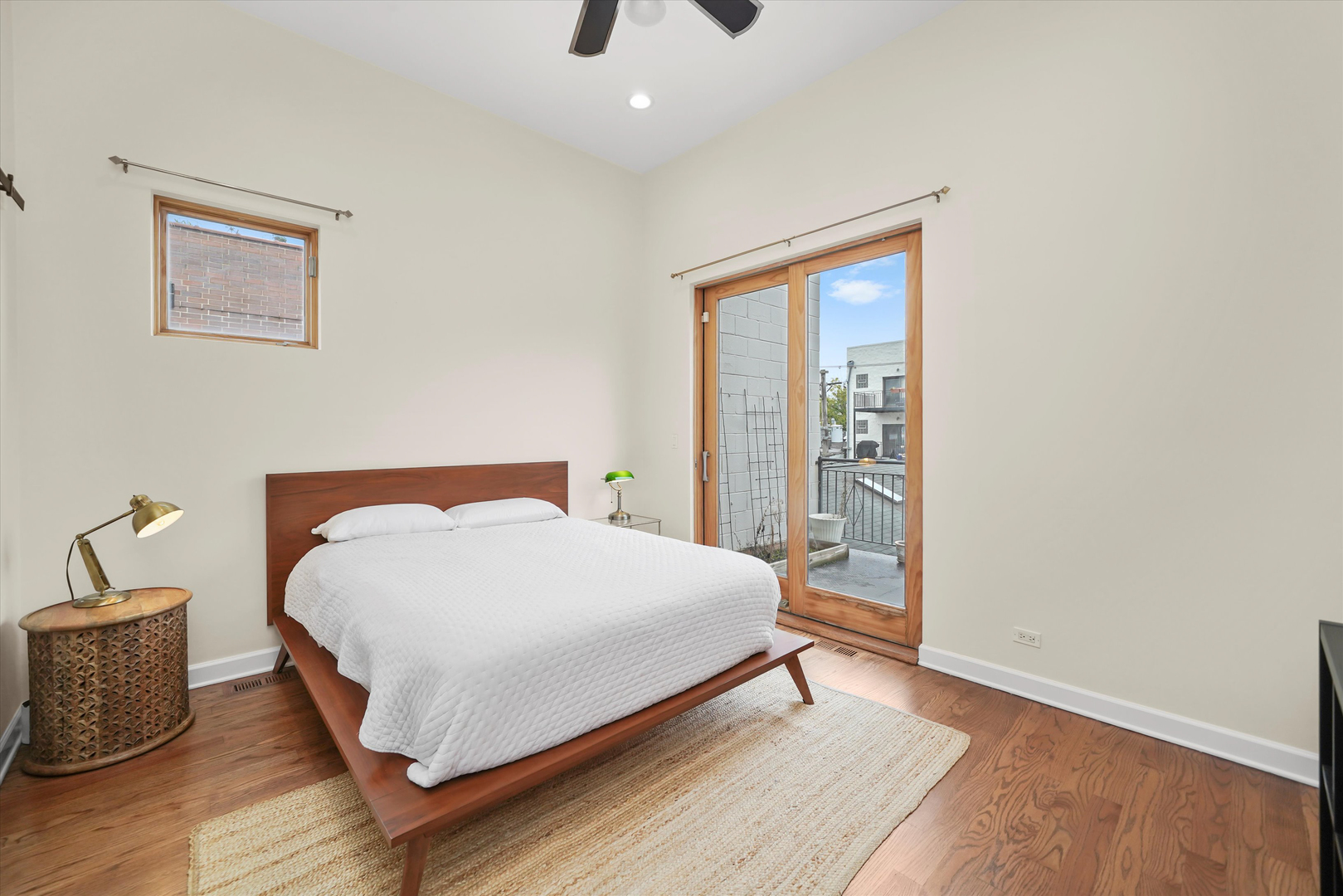 926 N WINCHESTER Avenue Unit: 3
