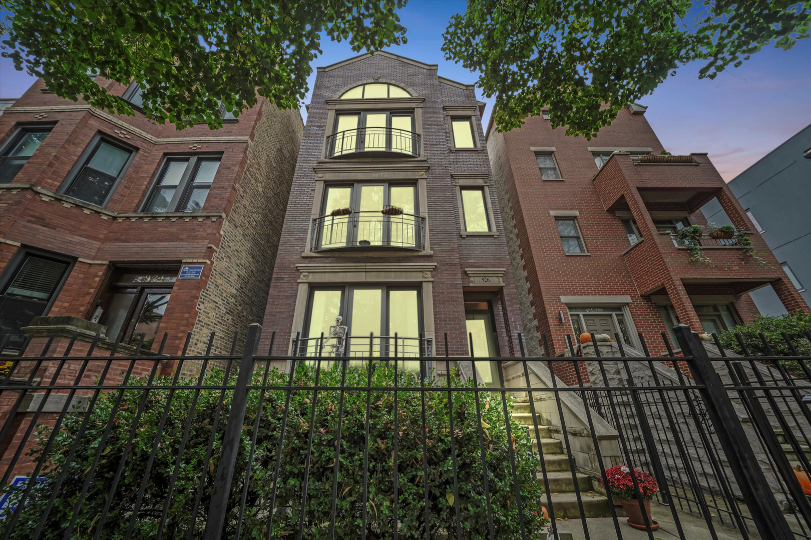926 N WINCHESTER Avenue Unit: 3
