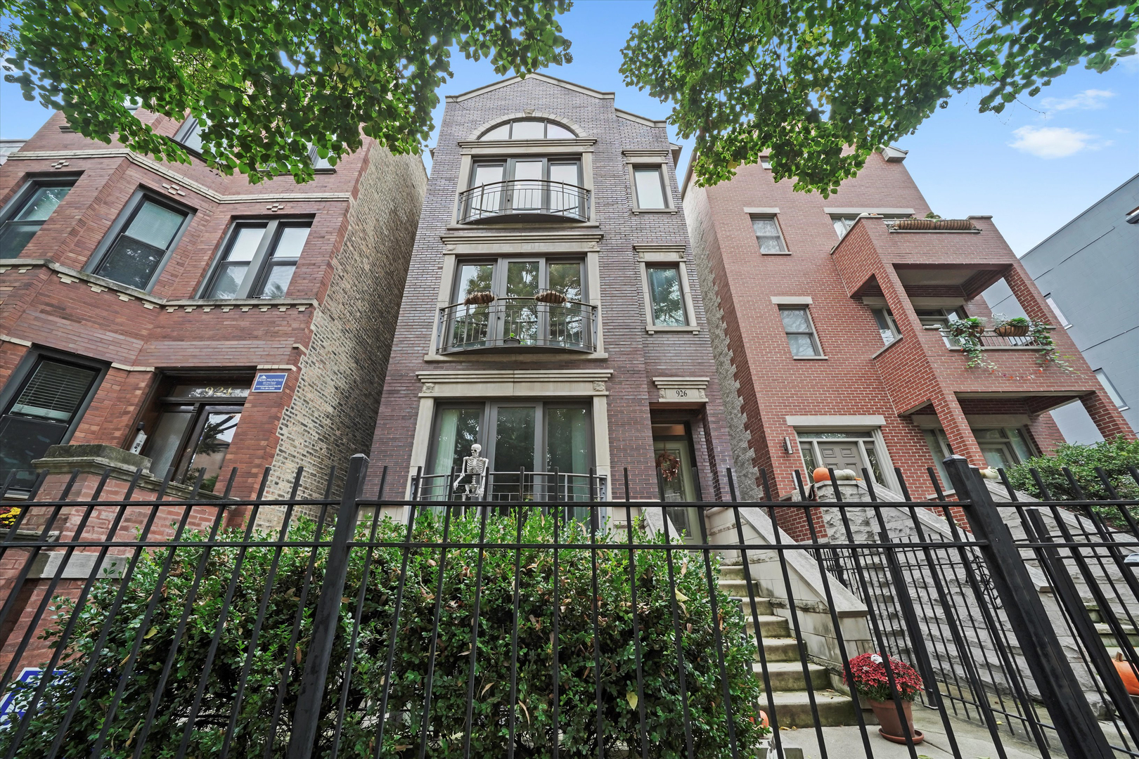926 N WINCHESTER Avenue Unit: 3