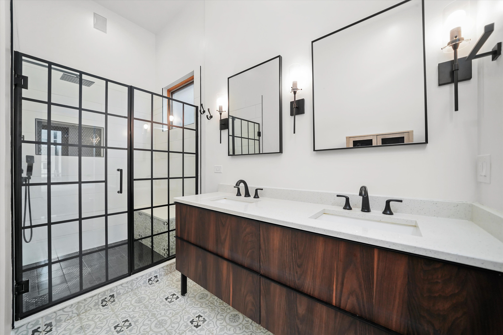 926 N WINCHESTER Avenue Unit: 3