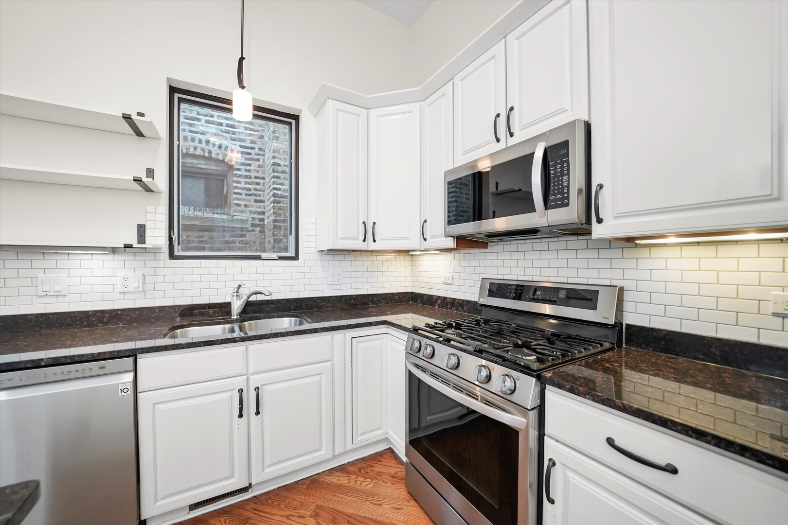 926 N WINCHESTER Avenue Unit: 3