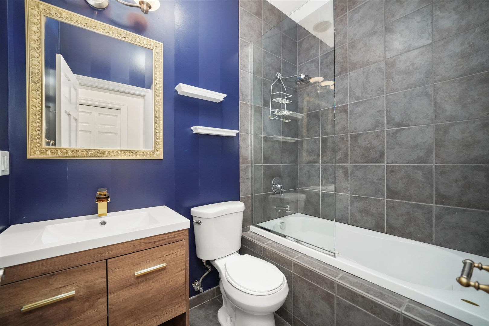 926 N WINCHESTER Avenue Unit: 3