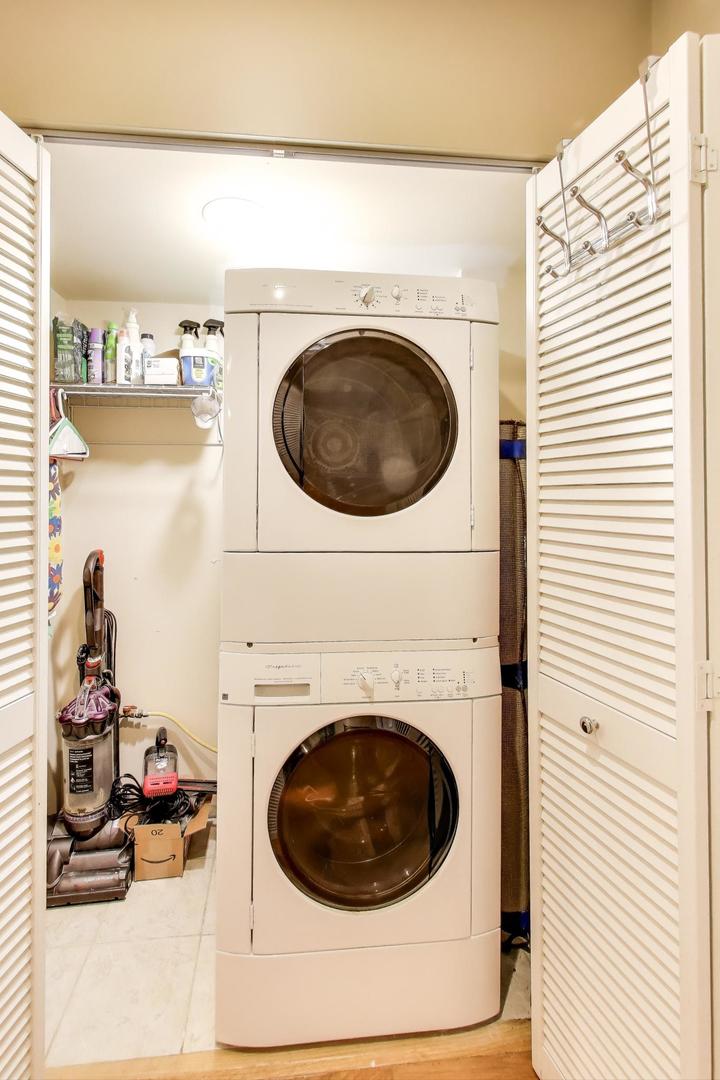 5953 N Kenmore Avenue Unit: 404