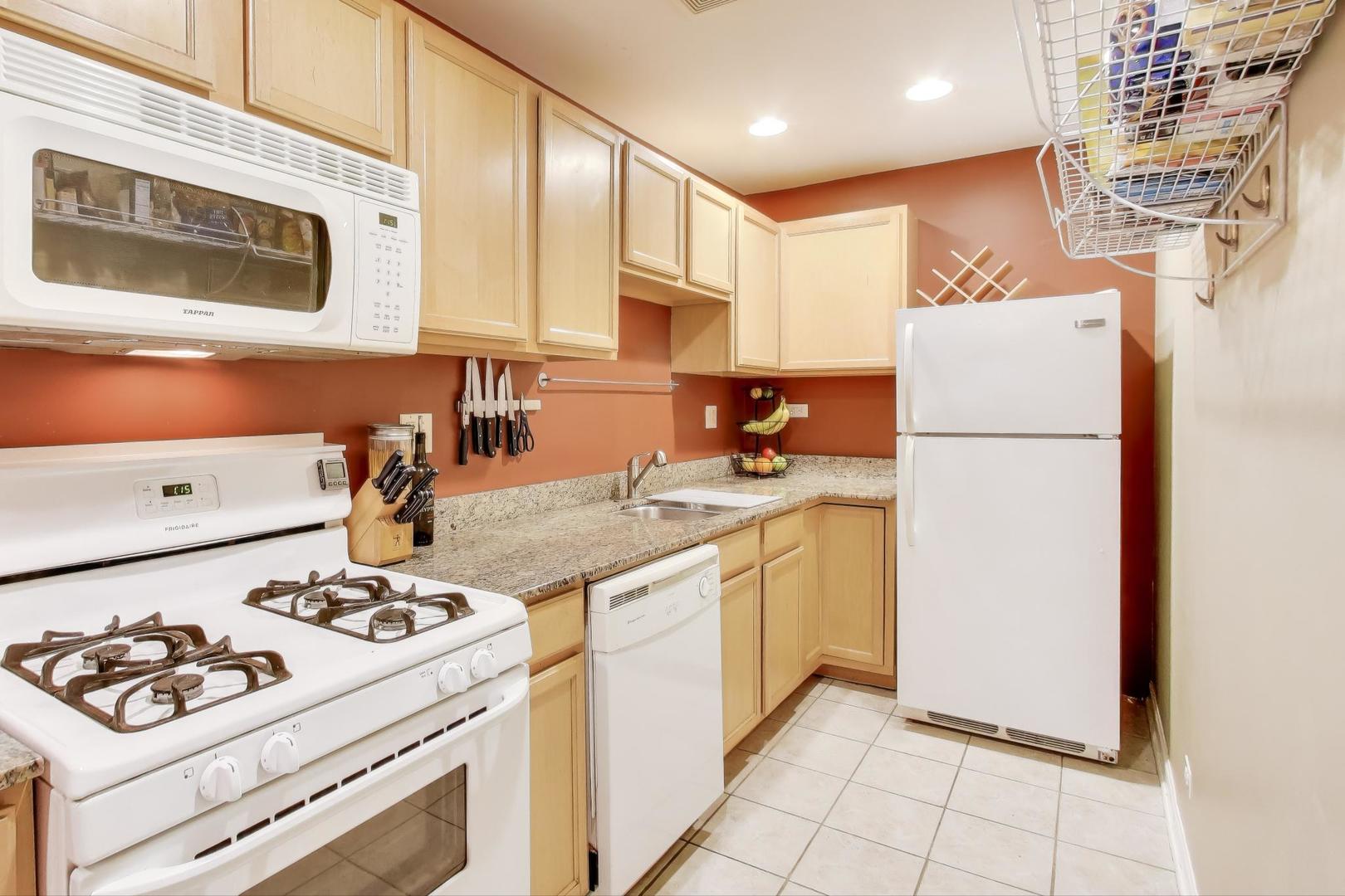 5953 N Kenmore Avenue Unit: 404