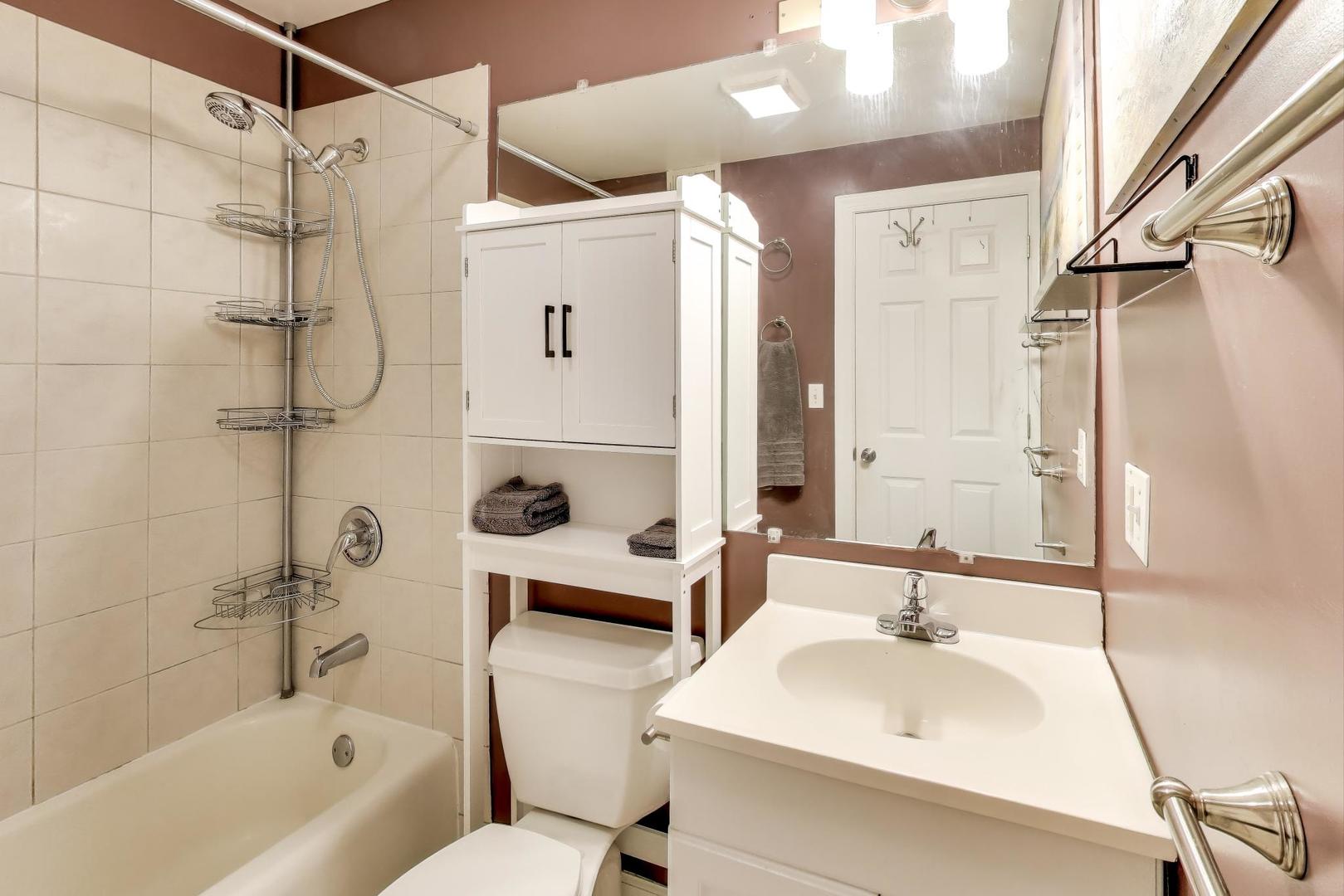 5953 N Kenmore Avenue Unit: 404