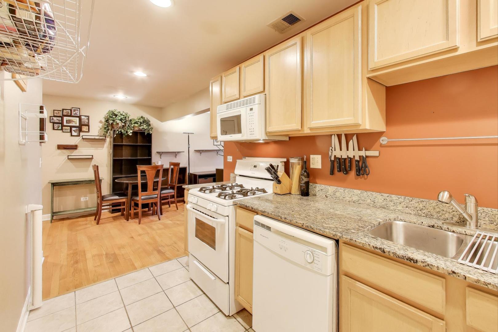 5953 N Kenmore Avenue Unit: 404