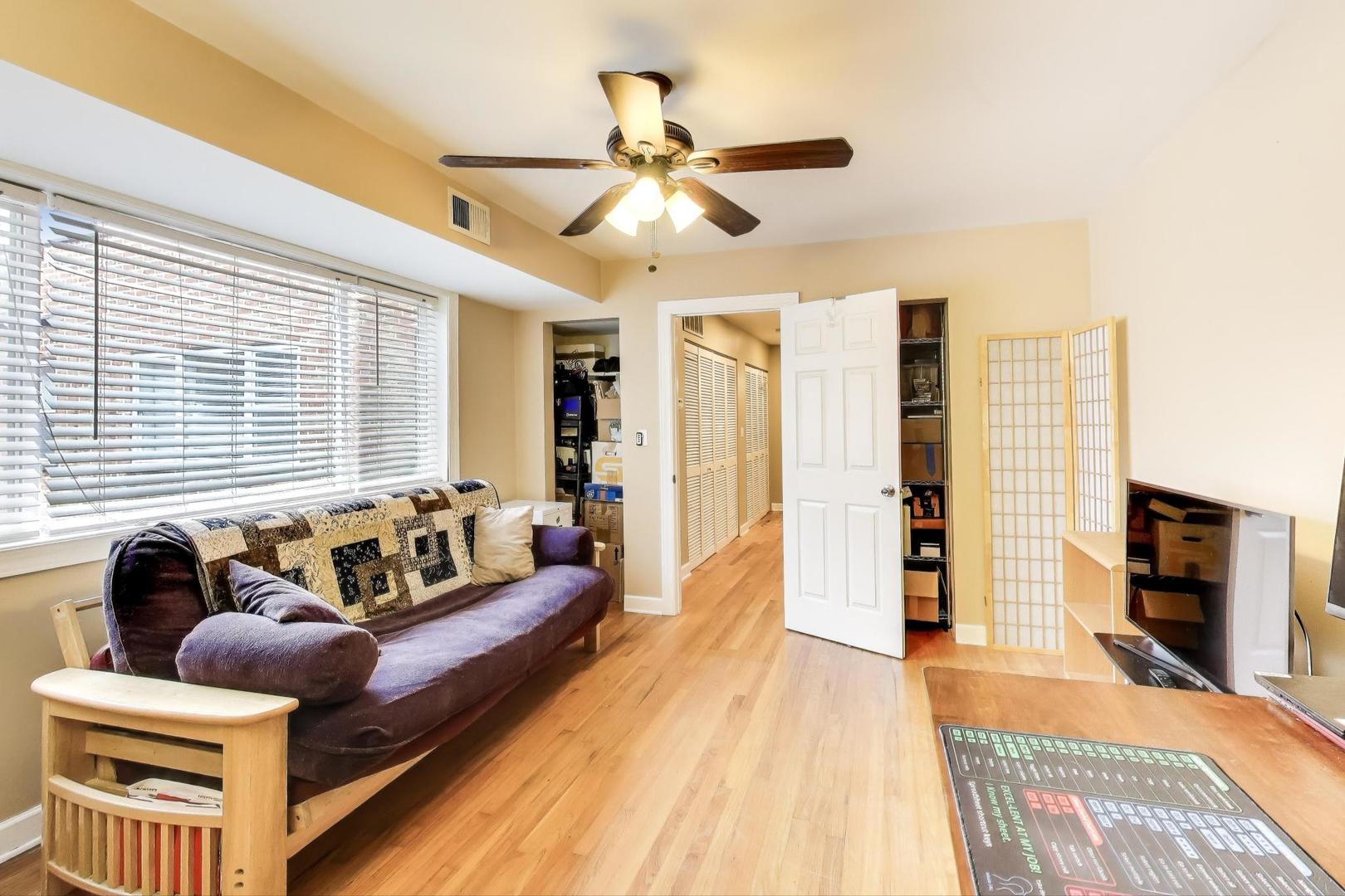 5953 N Kenmore Avenue Unit: 404