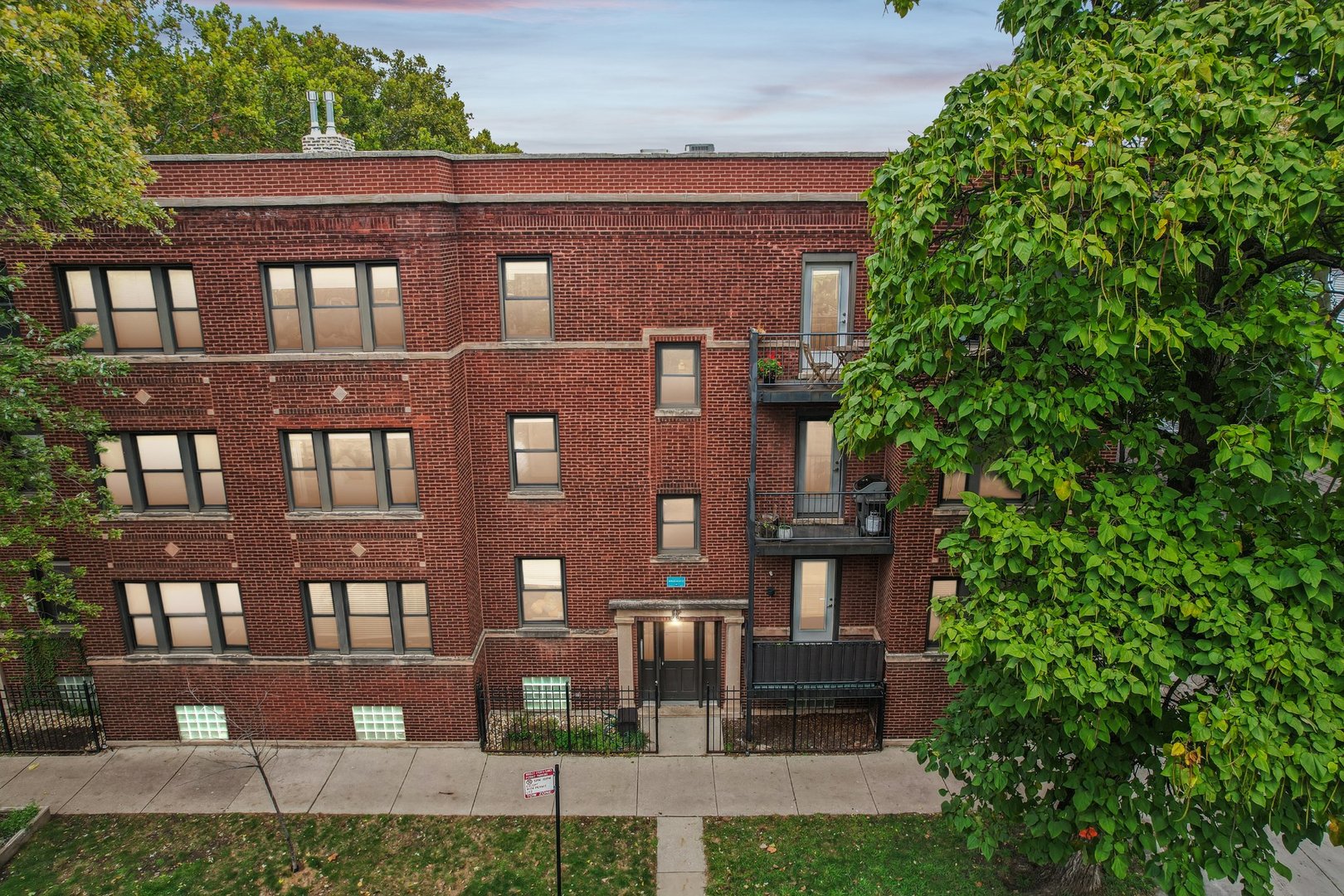 1714 W Grace Street Unit: 2W