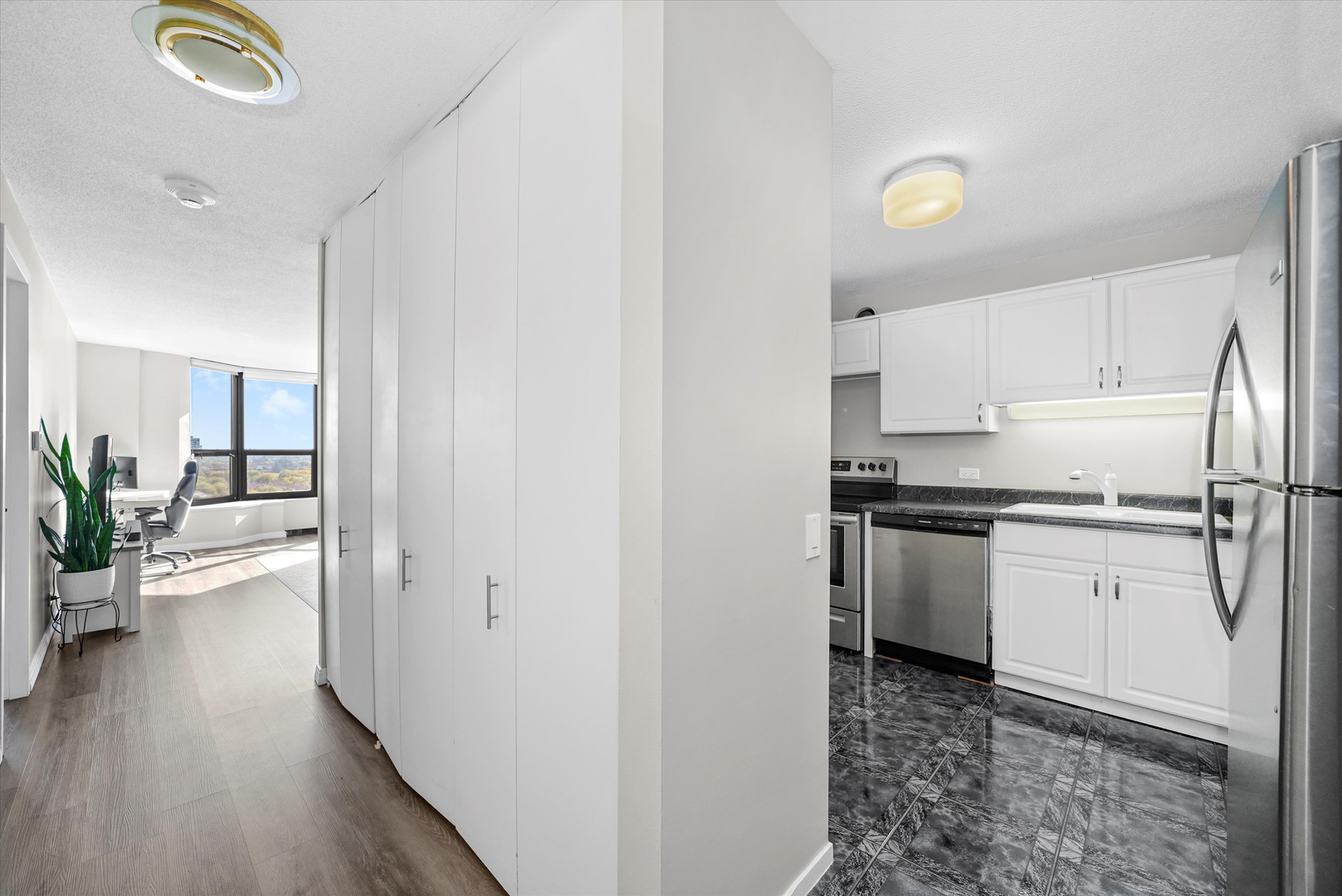 899 S Plymouth Court Unit: 1607