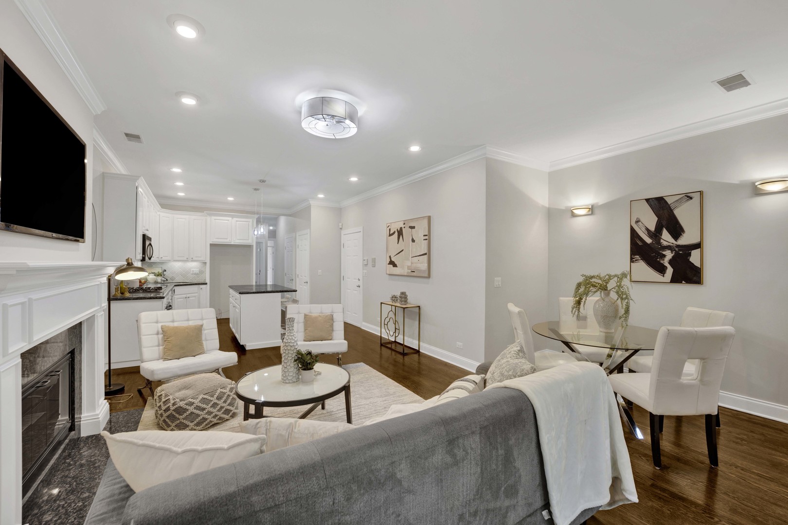 1724 N Mohawk Street Unit: 2