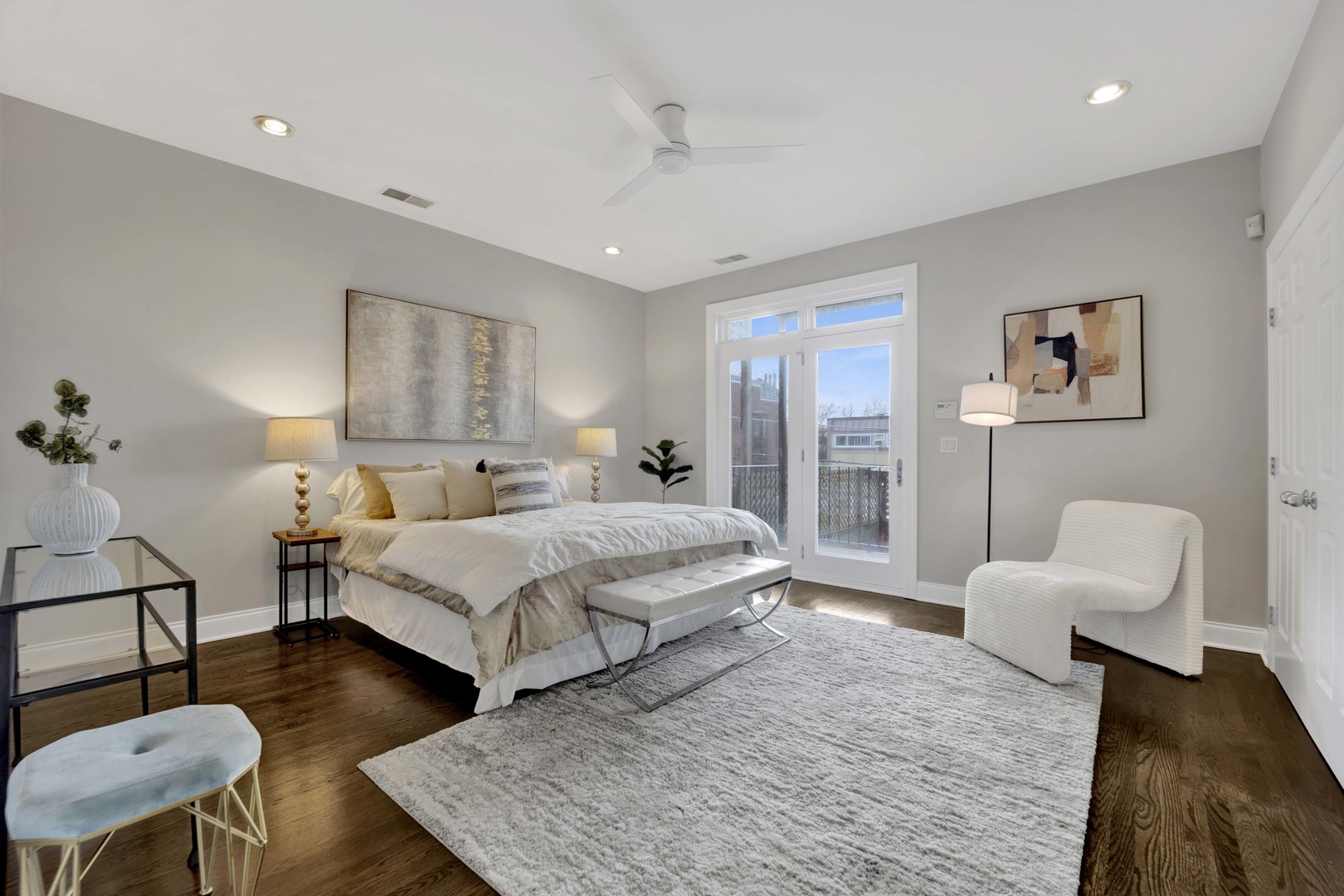 1724 N Mohawk Street Unit: 2