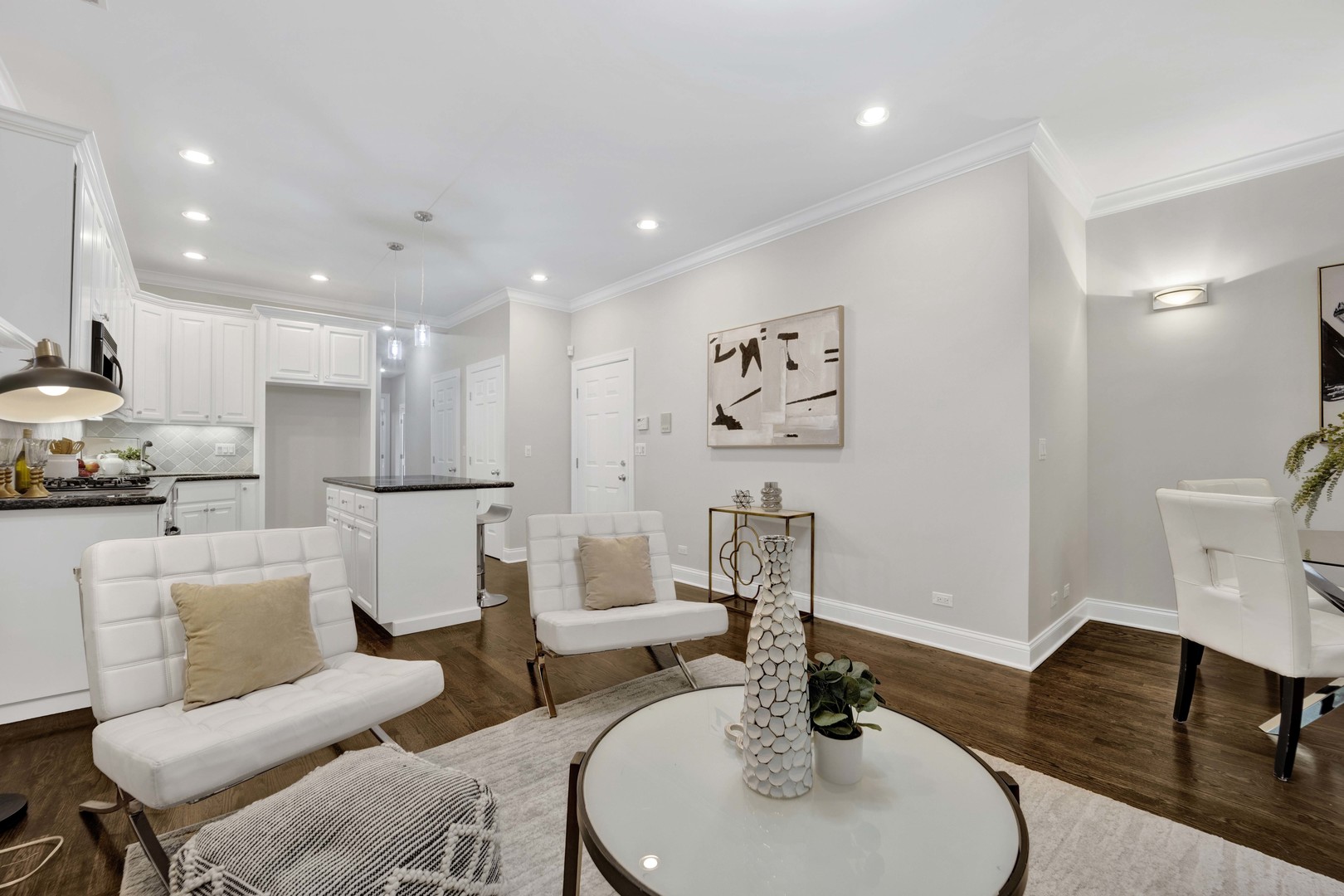 1724 N Mohawk Street Unit: 2