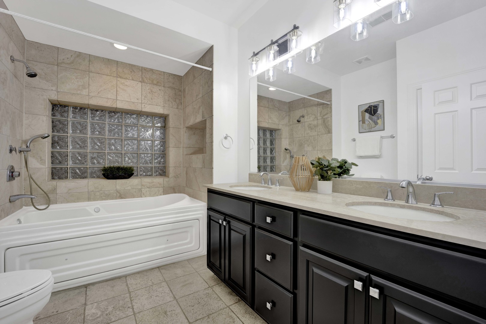 1724 N Mohawk Street Unit: 2