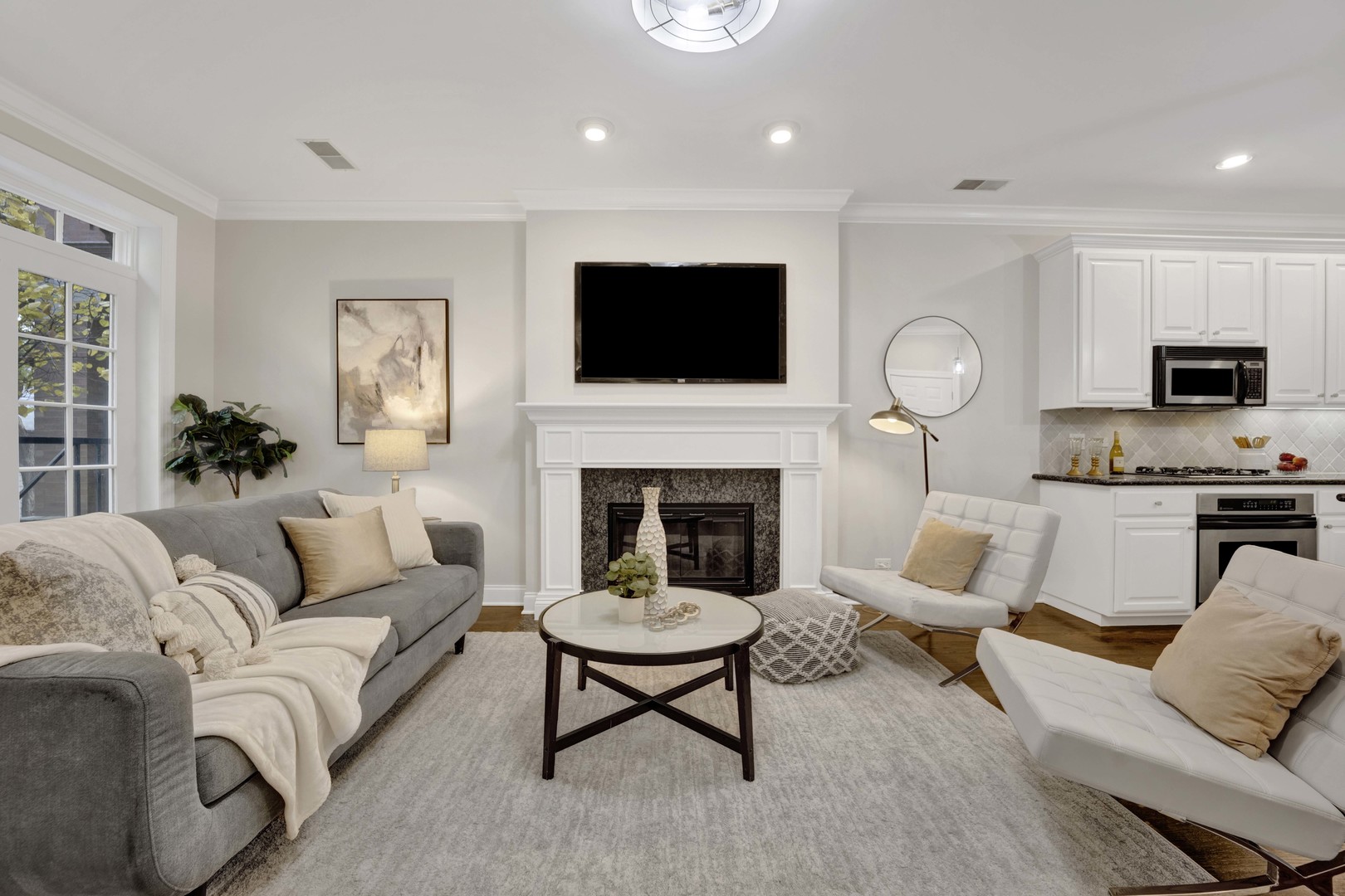 1724 N Mohawk Street Unit: 2