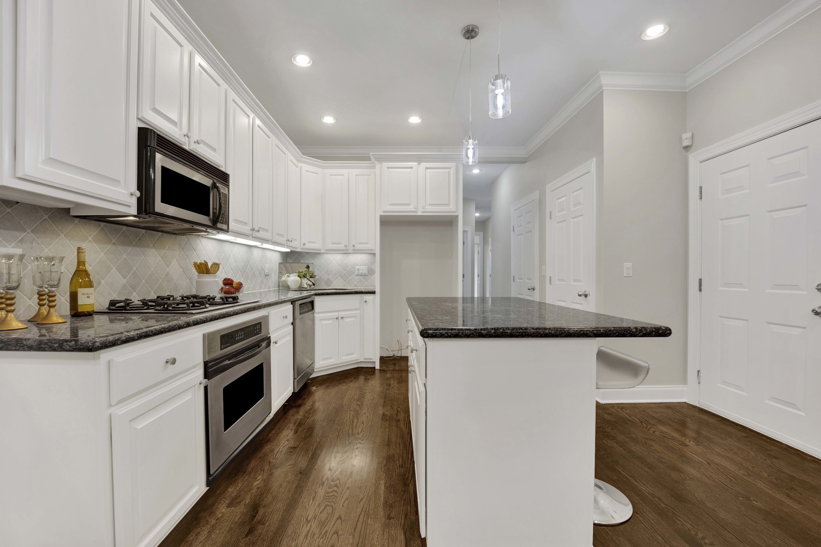 1724 N Mohawk Street Unit: 2