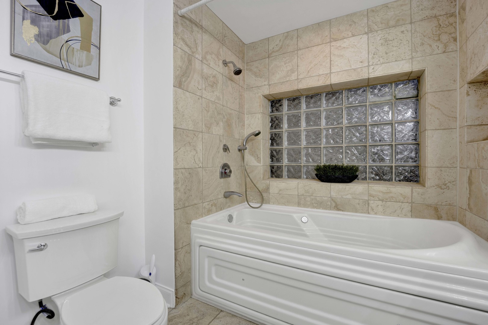 1724 N Mohawk Street Unit: 2