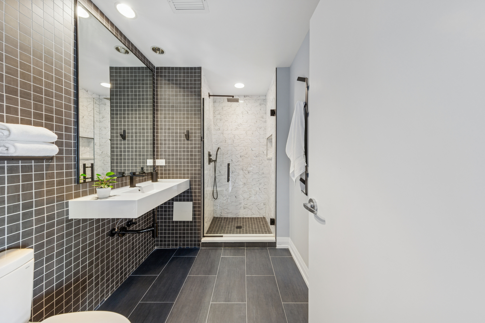 130 N Garland Court Unit: 2612