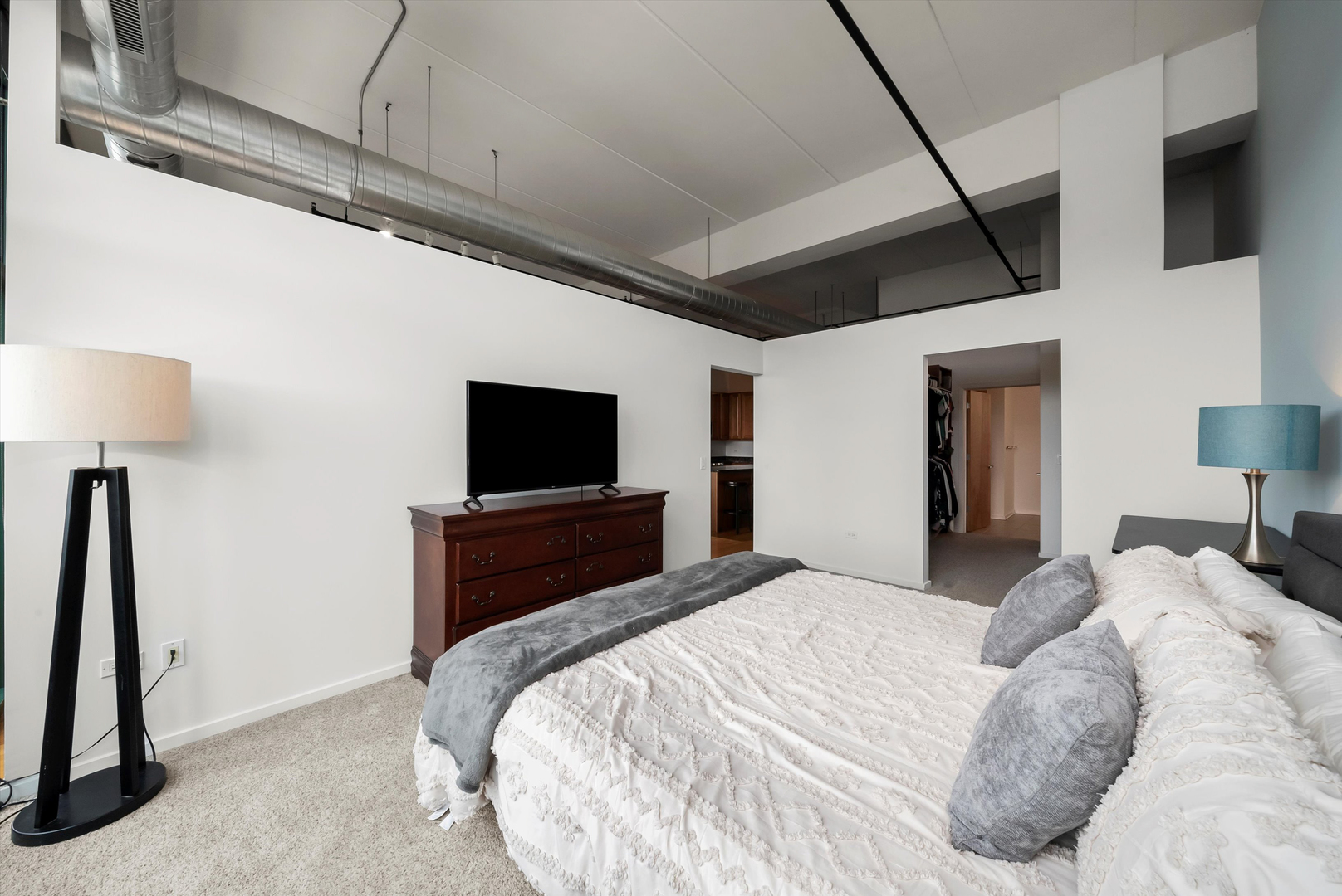 1645 W Ogden Avenue Unit: 702