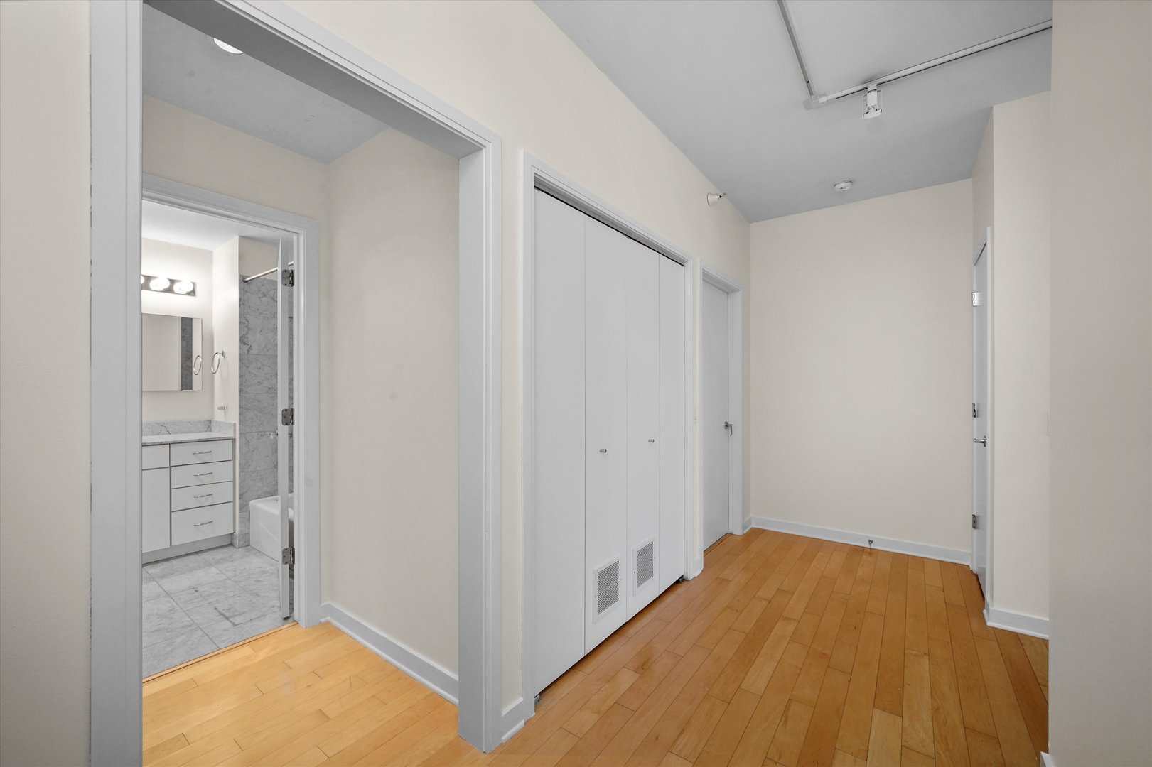 860 W Blackhawk Street Unit: 1502
