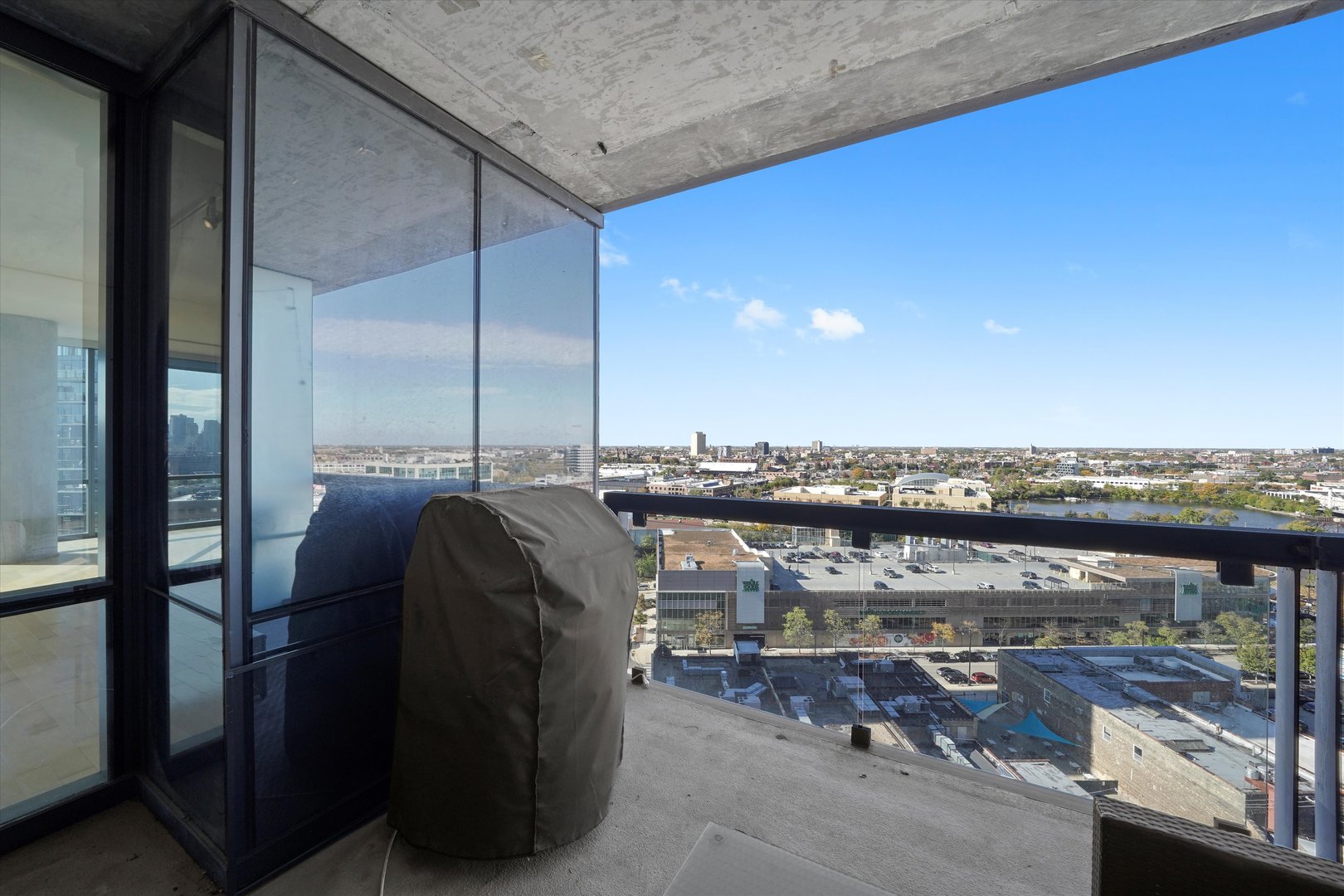 860 W Blackhawk Street Unit: 1502
