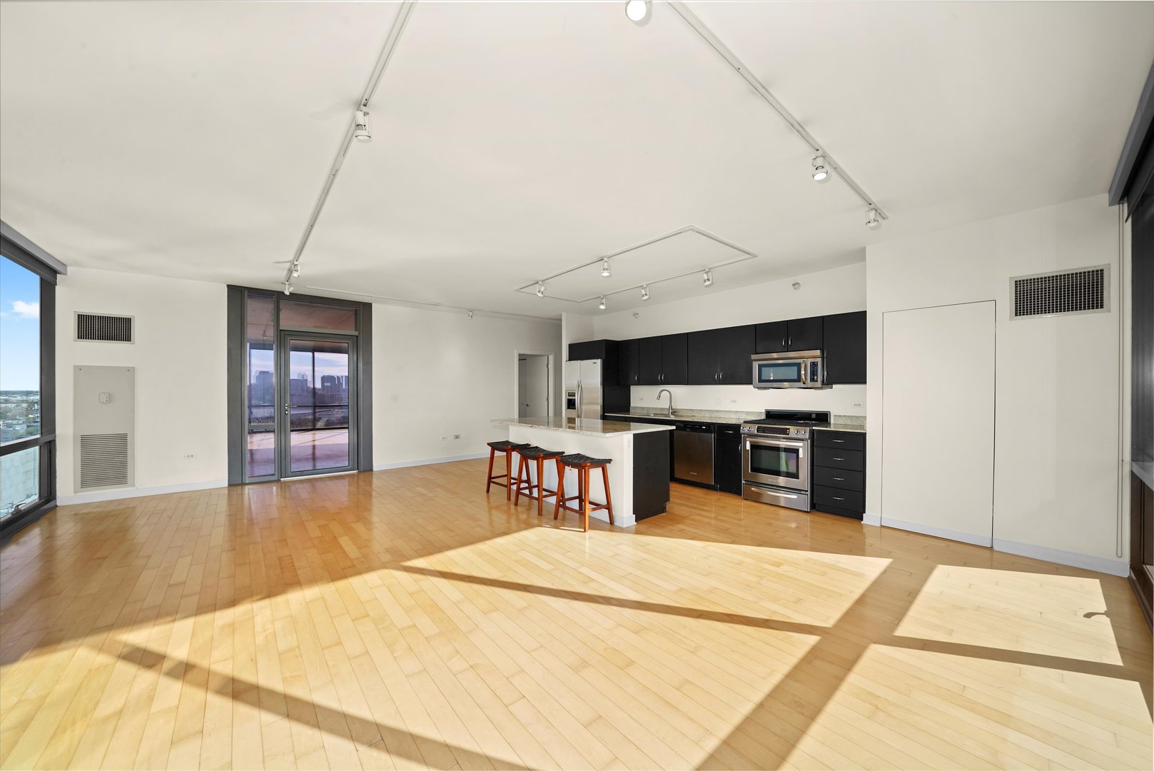 860 W Blackhawk Street Unit: 1502