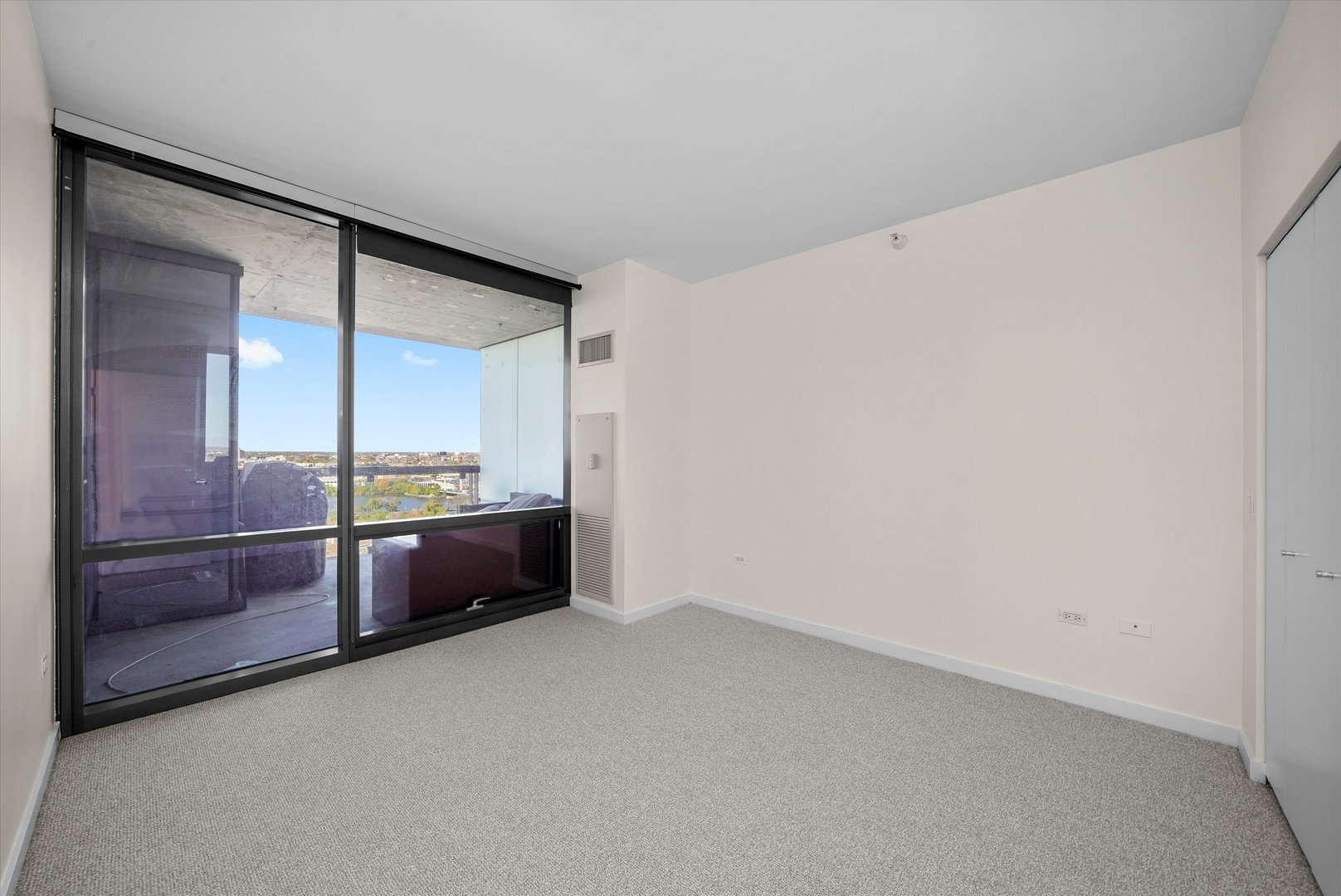 860 W Blackhawk Street Unit: 1502