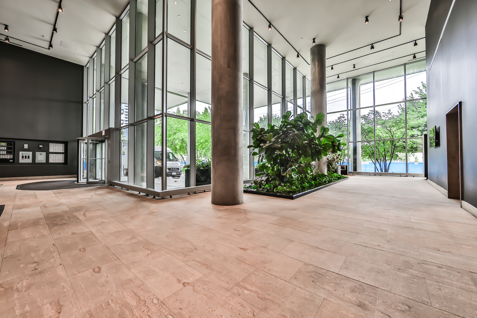 860 W Blackhawk Street Unit: 1502