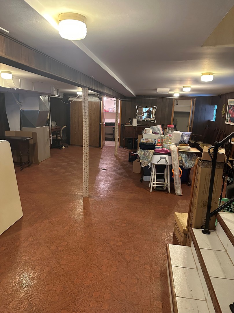 5813 W Cornelia Avenue