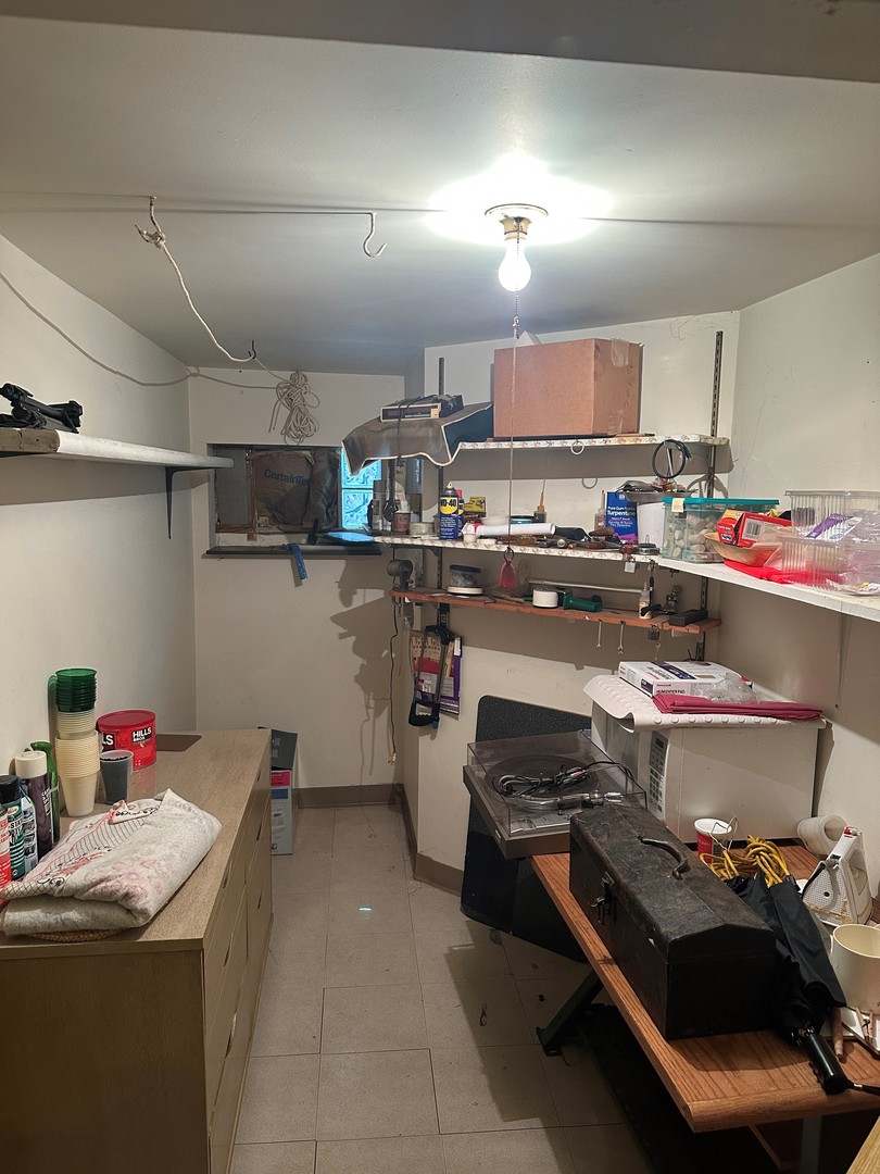 5813 W Cornelia Avenue