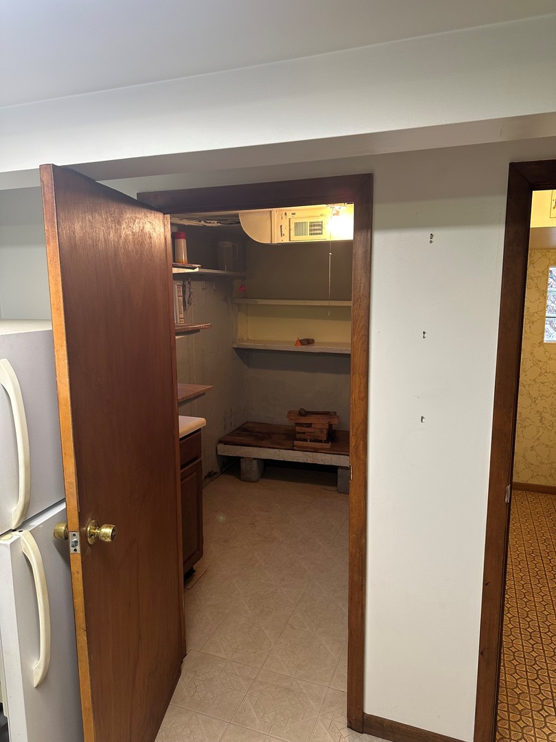 5813 W Cornelia Avenue