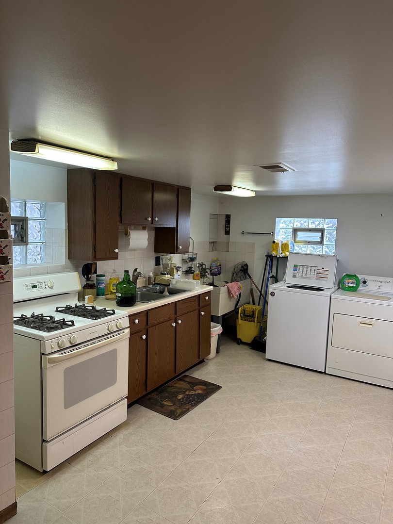 5813 W Cornelia Avenue