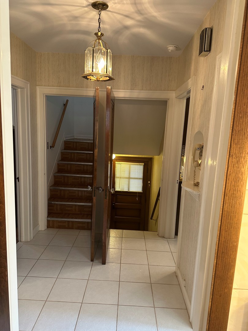 5813 W Cornelia Avenue