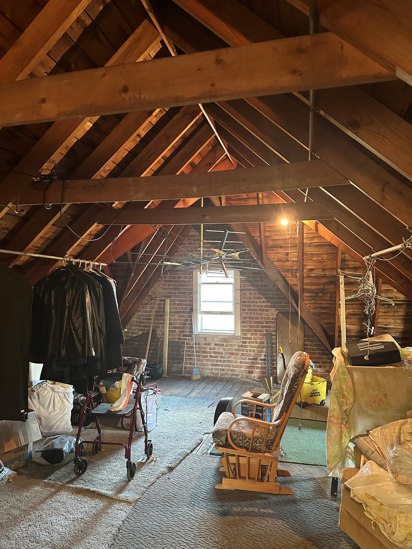 5813 W Cornelia Avenue