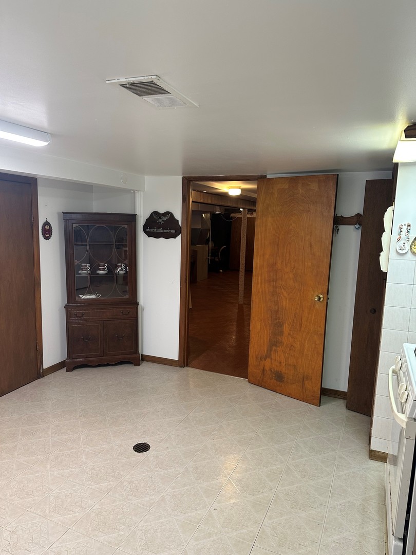 5813 W Cornelia Avenue