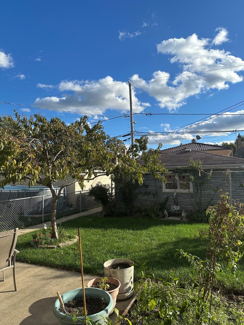 5813 W Cornelia Avenue