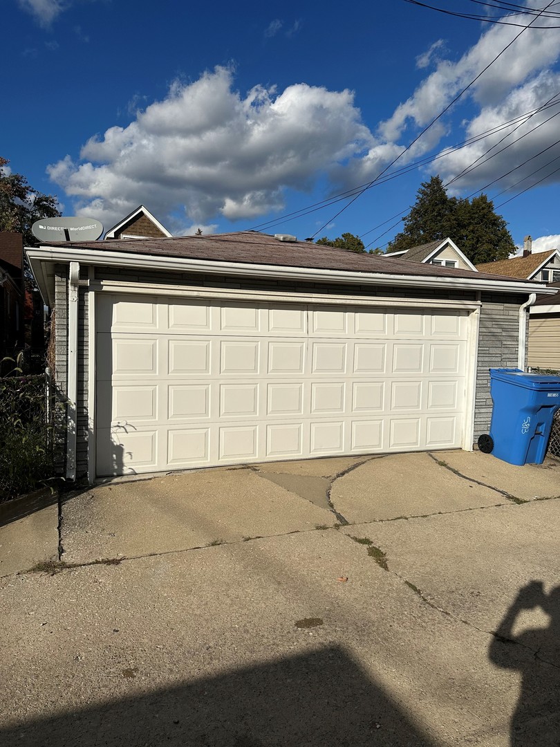 5813 W Cornelia Avenue