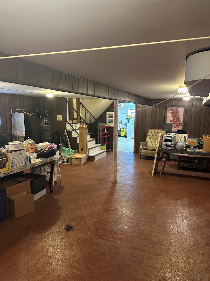 5813 W Cornelia Avenue