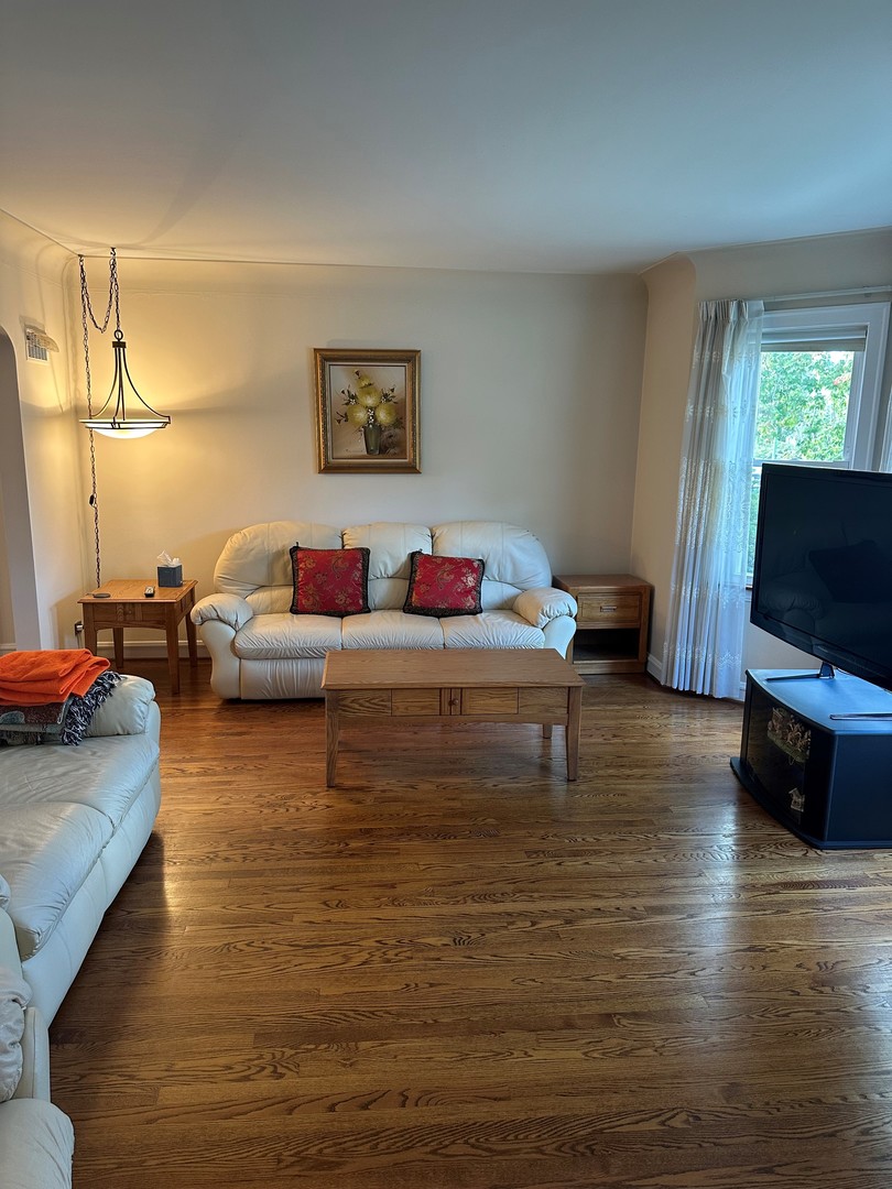 5813 W Cornelia Avenue